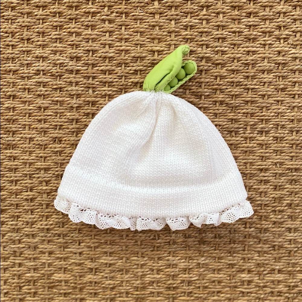 NWOT. White Sweet Pea Hat. One Size.